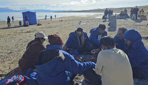 Puja at Mansarovar & Drive to Darchen